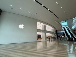 Menjemput iPhone 16e di Negeri Tetangga