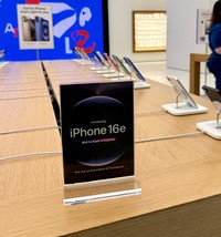 iPhone 16e