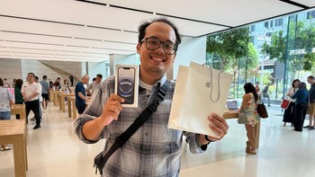 Bagus, pendiri Appleisme ID, memilih Singapura untuk membeli iPhone 16e. Foto: Bagus Hernawan/Appleisme ID
