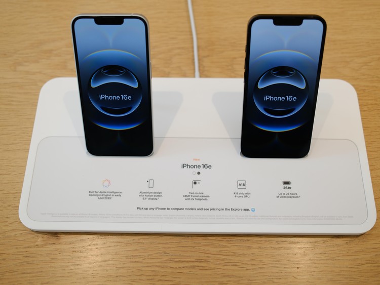 iPhone 16e iPhone 16e