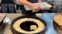 Pangist ala Taiwan juga tak boleh ketinggalan. Sajiannya mirip kuotie dengan isian daging giling dan sayuran nikmat. Pangsit ini dipanggang dengan sedikit air. Foto: YouTube Dannys Food & Travel