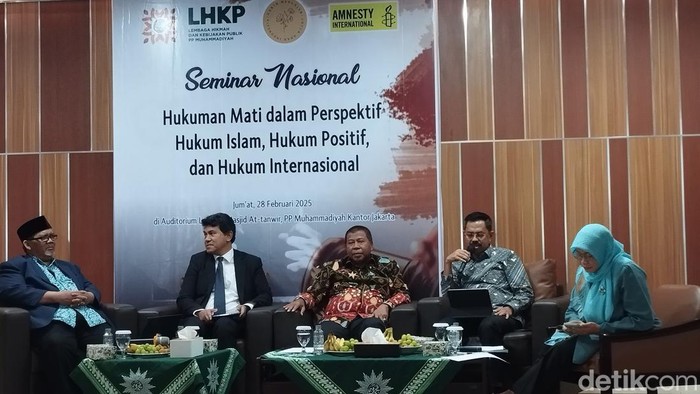 Jampidum Kejagung Asep Nana Mulyana (kedua dari kanan) (Maulana IF/detikcom)