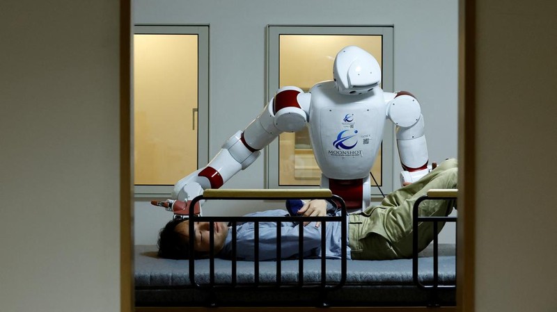 Waseda University professor Shigeki Sugano talks about AIREC, an artificial intelligence (AI)-driven humanoid robot, at the university's laboratory in Tokyo, Japan February 17, 2025. REUTERS/Kim Kyung-Hoon