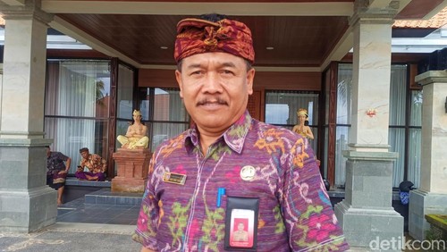 Kepala Diskoperindag Kabupaten Karangasem I Gede Loka Santika. (foto: I Wayan Selamat Juniasa)