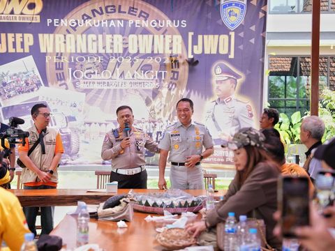 Kakorlantas Polri Irjen Agus Suryo Nugroho dikukuhkan menjadi pembina Jeep Wrangler Owner (dok.Korlantas Polri)