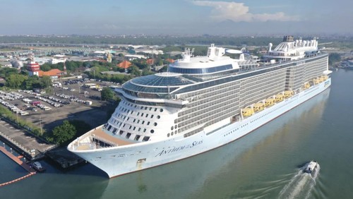 Kapal Anthem of The Seas merupakan kapal pesiar terbesar yang pernah berlabuh di Pelabuhan Tanjung Benoa, Bali (28/2/2025). (Dok. Pelindo Bali)