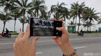 Sejumlah fitur Galaxy S25 Ultra dirancang untuk membantu pengguna merencanakan dan menikmati liburan tanpa rasa khawatir. Foto: Virgina Maulita Putri/detikINET