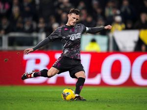 Alasan Henderson Tak Diusir Meski Dapat 2 Kartu Kuning Lawan Juventus