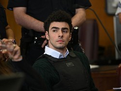 Pembunuh Tampan Kembali Viral, Sepatu Loafers di Persidangan Jadi Incaran