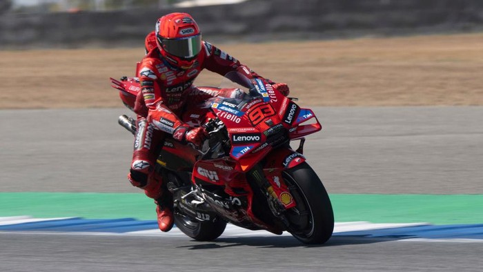 BURIRAM, THAILAND - FEBRUARY 13: Marc Marquez of Spain and  Ducati Lenovo Team heads down a straight during the Thailand MotoGP Test at Chang International Circuit on February 13, 2025 in Buriram, Thailand. (Photo by Mirco Lazzari gp/Getty Images)