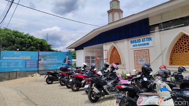 Masjid Sejuta Pemuda.