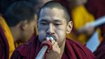 Melihat Ritual Sambut Tahun Baru Tibet di India