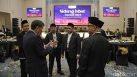 Berdasarkan perhitungan astronomi (hisab), ijtimak menjelang Ramadan 1446 H diperkirakan terjadi pada Jumat, 28 Februari 2025, sekitar pukul 07.44 WIB. Pada hari rukyat, kata dia, ketinggian hilal di seluruh wilayah Indonesia berada di atas ufuk dengan kisaran antara 3° 5,91’ hingga 4° 40,96’. Sementara itu, sudut elongasi berkisar antara 4° 47,03’ hingga 6° 24,14’. 