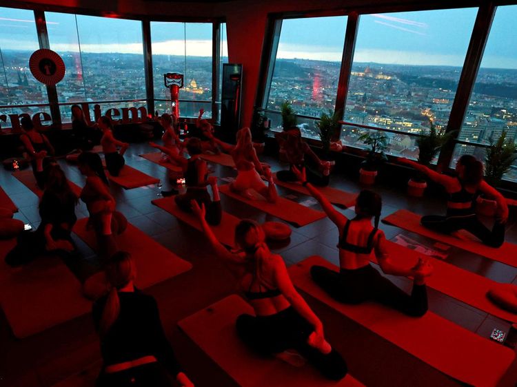Mencari Ketenangan Lewat Yoga dan Panorama Kota Praha