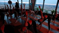 Yoga dikenal bermanfaat untuk meningkatkan fleksibilitas, kekuatan, maupun keseimbangan tubuh.   