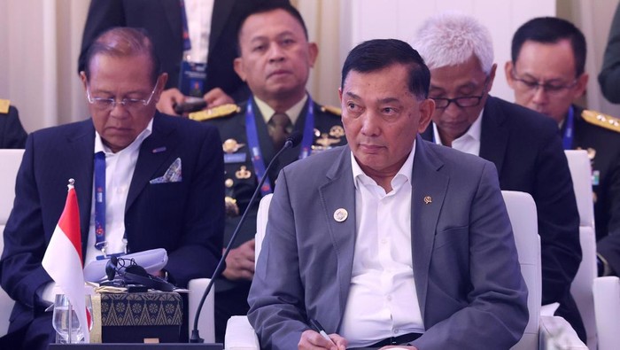 Menhan Sjafrie Hadiri ADMM Retreat di Malaysia Menteri Pertahanan Sjafrie Sjamsoeddin menghadiri acara ASEAN Defence Ministers Meeting Retreat (ADMM Retreat) di Penang, Malaysia, Rabu (26/2/2025).