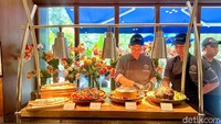 Selama ramadan, RASA Restaurant di AYANA Midplaza Jakarta menyediakan sekitar 200 menu buka puasa. Lengkap dari kategori tradisional, Asia, Timur Tengah, hingga Barat.