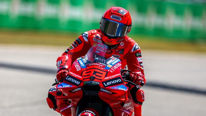 MotoGP - Thailand Grand Prix - Chang International Circuit, Buriram, Thailand - February 28, 2025 Ducati Lenovo Teams Marc Marquez in action during practice. REUTERS/Athit Perawongmetha