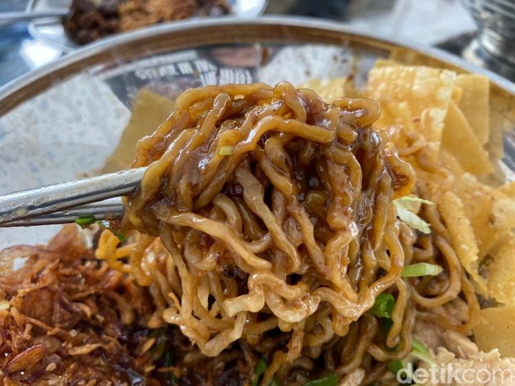 Mulur Gurih, Bakmi Kekinian di Kemang yang Murah Meriah
