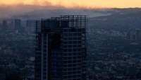 Di Amerika juga ada gedung setinggi 206 meter bernama Oceanwide Plaza yang berakhir mangkrak. Gedung ini merupakan hotel dan rumah bagi kalangan atas Los Angeles. Namun, sayangnya pembangunannya berhenti pada 2019, padahal rencananya aka nada 3 menara yang hendak dibangun.Alasan pembangunan berhenti dikarenakan pengembangnya, Oceanwide Holdings, mengalami kebangkrutan. Foto: Patrick T. Fallon/AFP via Getty Images via Business Insider