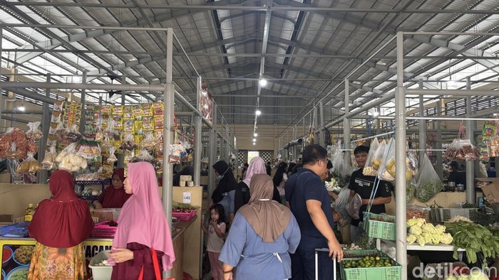 Pasar di Surabaya ramai jelang Ramadan