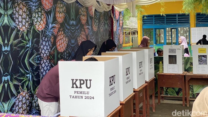 Pelaksanaan pemungutan suara di Bangka Barat.