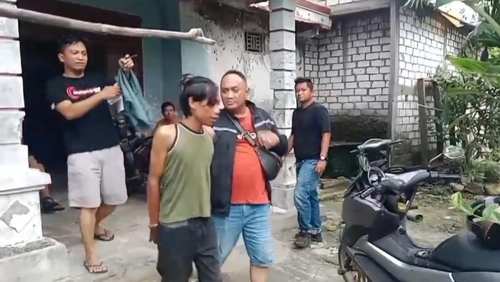 Pelaku curanmor di Dawarbalndong Mojokerto saat diringkus