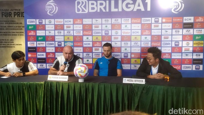 Pelatih Persib Bojan Hodak