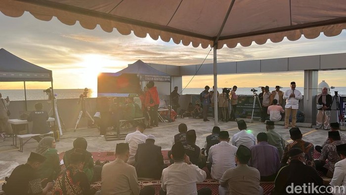 Pemantauan hilal 1 Ramadan di Makassar.