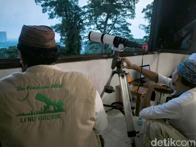 Pemantauan Hilal dari Bukit Condrodipo Gresik