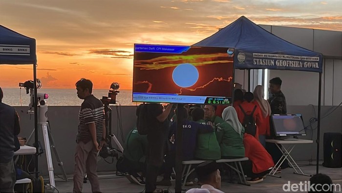 Pemantauan hilal di Makassar.