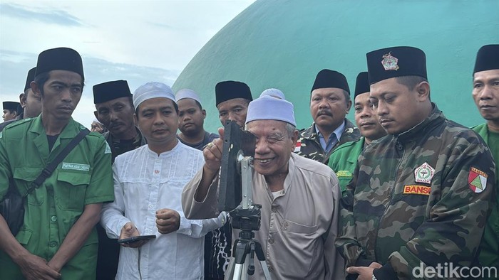 Pemantauan hilal di mamsjid Kedung Cowek Surabaya