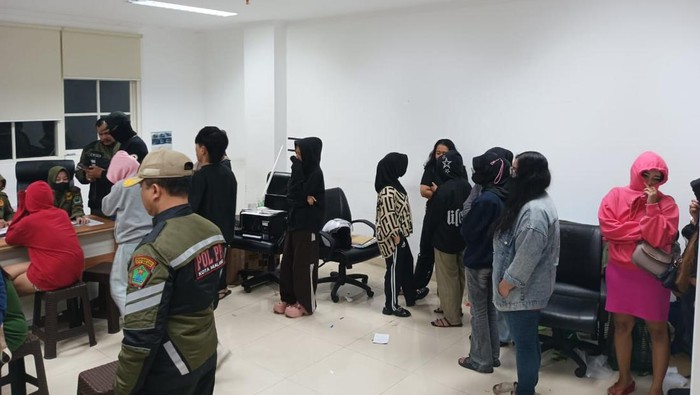 Penggerebekan kamar kos di Malang