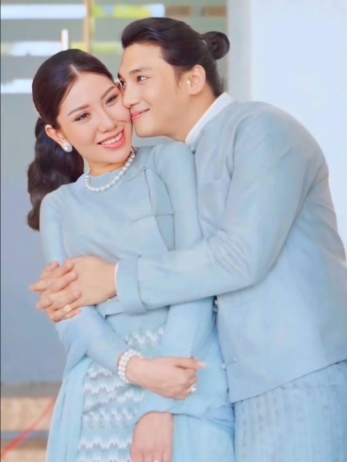 Pernikahan Paing Takhon, Eks Biksu Tertampan di Myanmar