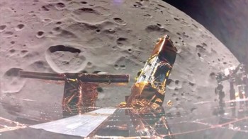 National Aeronautics and Space Administration (NASA) mengumumkan wahana pendarat Bulan bernama Blue Ghost akan mendarat di Bulan pada Minggu, 2 Maret 2025. Alat milik Firefly Aerospace tersebut dijadwalkan mendarat di dekat Mare Crisium, dataran di kuadran timur laut di sisi dekat Bulan. Ini merupakan bagian dari inisiatif Commercial Lunar Payload Services (CLPS) atau Layanan Muatan Bulan Komersial NASA dan kampanye Artemis untuk membangun kehadiran jangka panjang di Bulan.