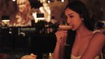 Pose Cantik Anya Geraldine Saat Jajan Es Krim di Seoul dan Paris
