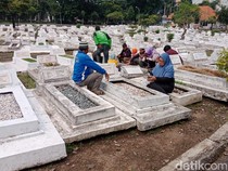 Doa Ziarah Kubur ke Makam Pahlawan dan Tata Caranya