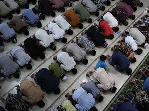 Bagaimana Sejarah Tarawih Pertama Kali Dilaksanakan?