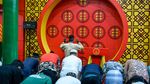Potret Salat Tarawih Pertama di Berbagai Daerah