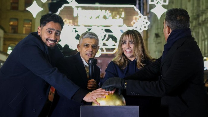 Decorative lights are switched on in central London to celebrate the start of Ramadan, Britain, February 26, 2025. REUTERS/Temilade Adelaja