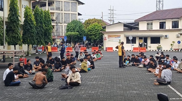 Puluhan pemuda terciduk pesta miras dan bawa sajam yang diamankan Polrestabes Semarang, Jumat (28/2/2025).