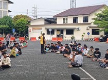 Polisi Amankan 64 Pemuda Saat Pesta Miras-Bawa Sajam di Semarang