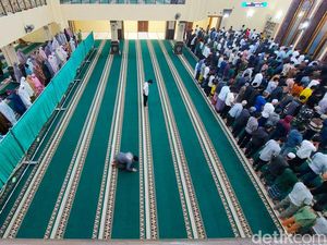 Yahya Buru-buru Salat Tarawih ke Masjid Usai Tonton Sidang Isbat Ramadan