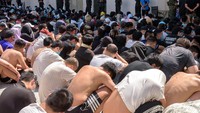 Dua kelompok bersenjata Myanmar - Tentara Nasional Karen (KNA) dan Tentara Buddha Karen Demokratik (DKBA) - saat ini menahan sekitar 7.000 mantan pekerja pusat penipuan tetapi tidak dapat mengirim mereka ke Thailand.