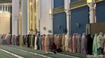 Salat Tarawih Perdana Ramadan 2025 di Masjid Al Akbar Surabaya