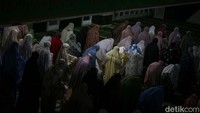 Pemerintah resmi menetapkan 1 Ramadan 1446 H jatuh pada 1 Maret 2025. Penetapan diperoleh dari hasil sidang isbat yang digelar di Auditorium H M Rashida, Kementerian Agama, Jakarta Pusat. 