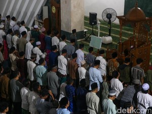 Kapan Tarawih Pertama 2026? Ini Jadwal Muhammadiyah dan Pemerintah