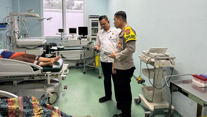 Sekeluarga di Musi Rawas keracunan akibat menghirup asap mesin genset dirawat di rumah sakit