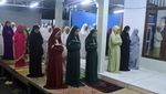 Potret Jamaah Ponpes Mahfilud Duror Salat Tarawih Lebih Awal