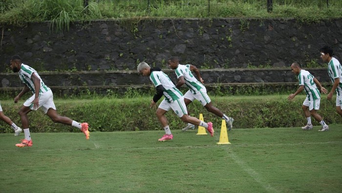 Suasana latihan PSS Sleman di Lapangan Pakembinangun, Sleman, Kamis (27/2/2025).